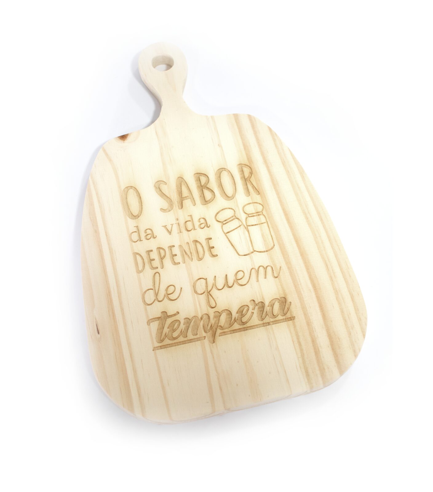 Tábua decorativa de madeira pinus com gravação da frase O sabor da vida depende de quem tempera