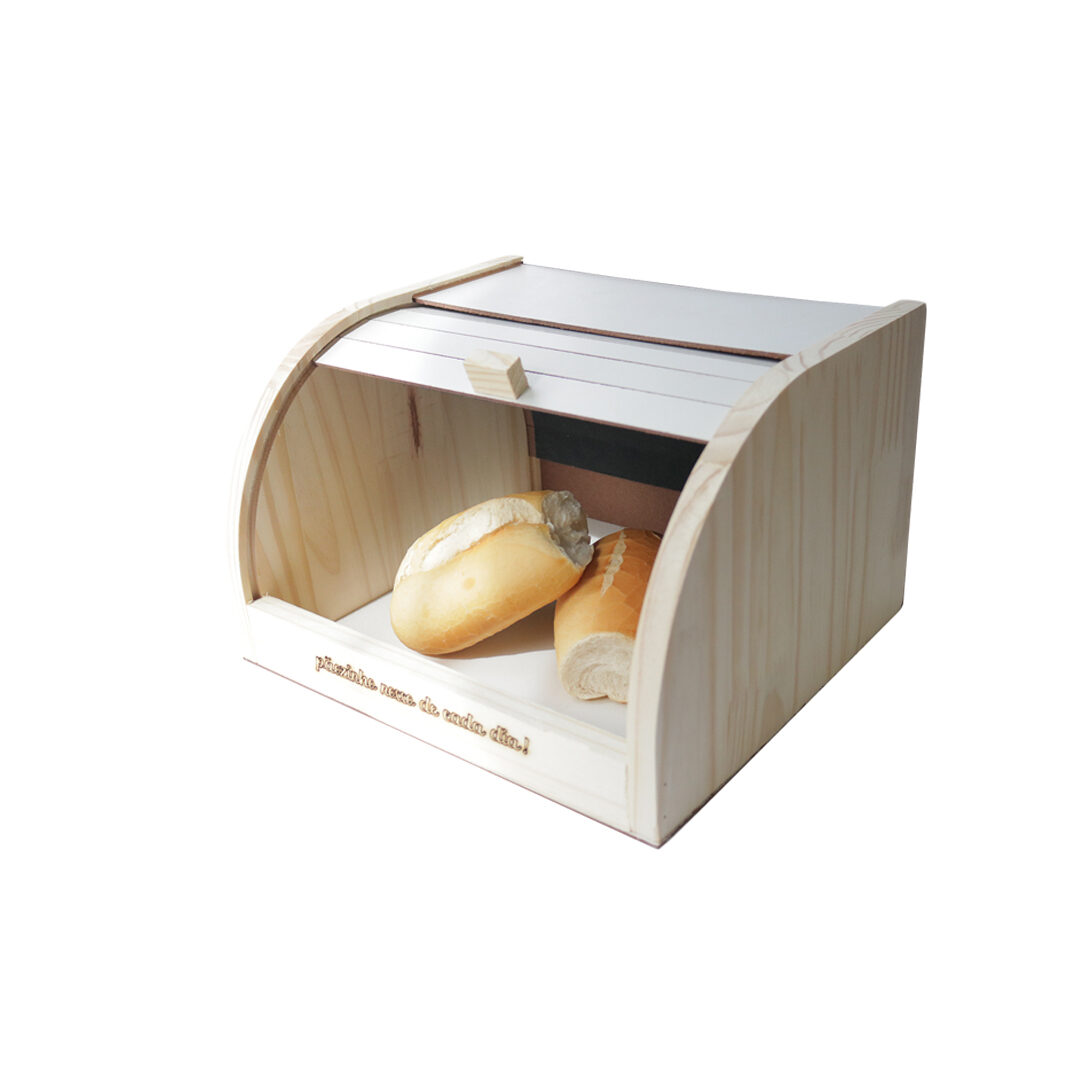 Porta-pães de madeira pinus com tampa retrátil aberta e pães no interior